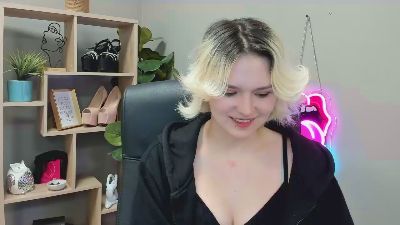 SweetLilyxo live cam on Cam4