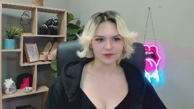 SweetLilyxo live cam on Cam4