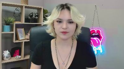 SweetLilyxo live cam on Cam4
