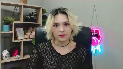 SweetLilyxo live cam on Cam4