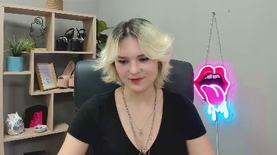 SweetLilyxo live cam on Cam4