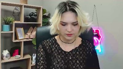 SweetLilyxo live cam on Cam4