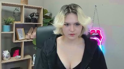 SweetLilyxo live cam on Cam4