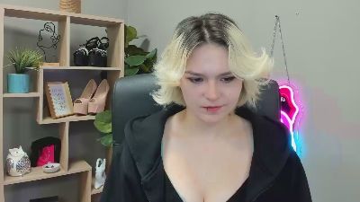 SweetLilyxo live cam on Cam4