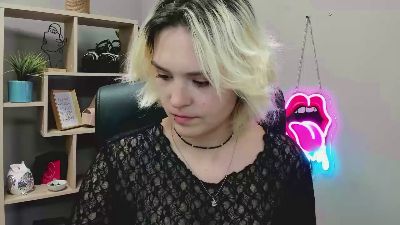 SweetLilyxo live cam on Cam4