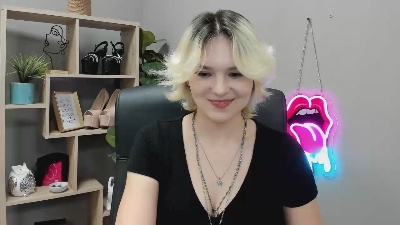 SweetLilyxo live cam on Cam4