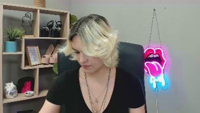 SweetLilyxo live cam on Cam4