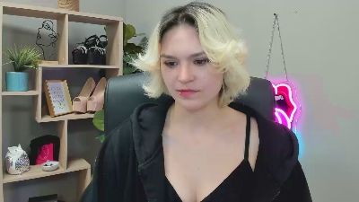 SweetLilyxo live cam on Cam4