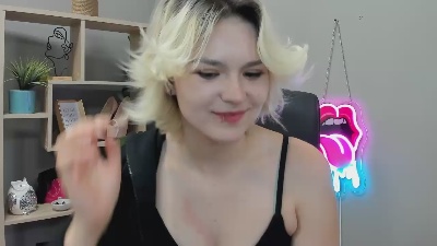 SweetLilyxo live cam on Cam4