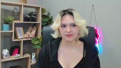 SweetLilyxo live cam on Cam4
