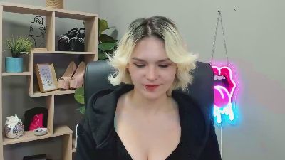 SweetLilyxo live cam on Cam4