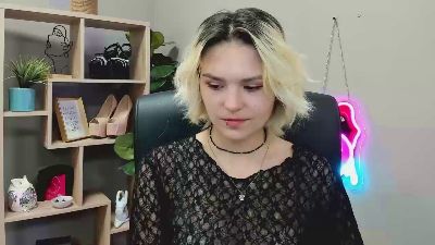 SweetLilyxo live cam on Cam4