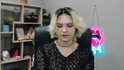 SweetLilyxo live cam on Cam4