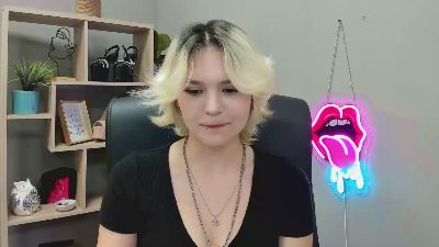 SweetLilyxo live cam on Cam4