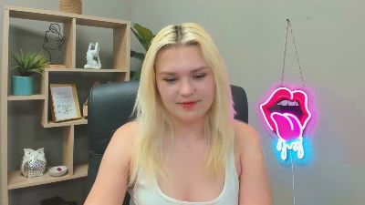 SweetLilyxo live cam on Cam4