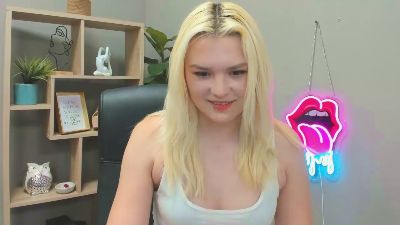 SweetLilyxo live cam on Cam4