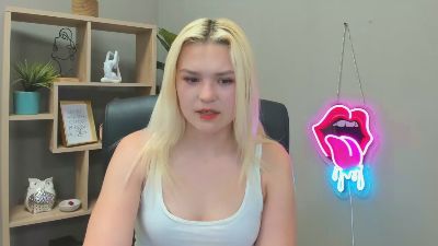 SweetLilyxo live cam on Cam4