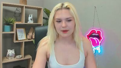 SweetLilyxo live cam on Cam4