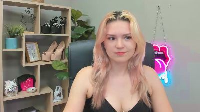 SweetLilyxo live cam on Cam4