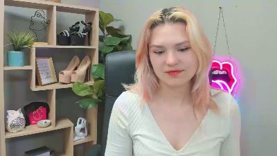 SweetLilyxo live cam on Cam4
