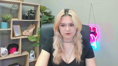 SweetLilyxo live cam on Cam4