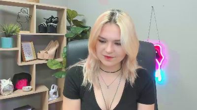 SweetLilyxo live cam on Cam4