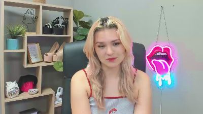 SweetLilyxo live cam on Cam4
