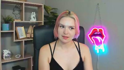 SweetLilyxo live cam on Cam4