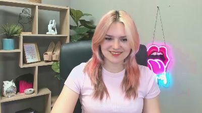 SweetLilyxo live cam on Cam4