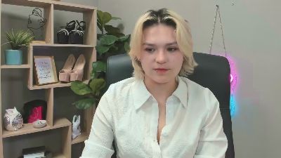 SweetLilyxo live cam on Cam4