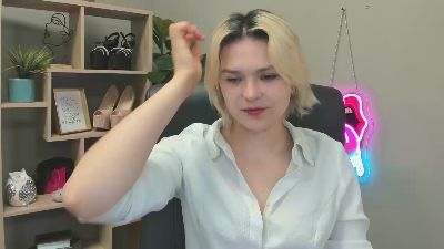 SweetLilyxo live cam on Cam4