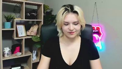 SweetLilyxo live cam on Cam4
