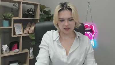 SweetLilyxo live cam on Cam4