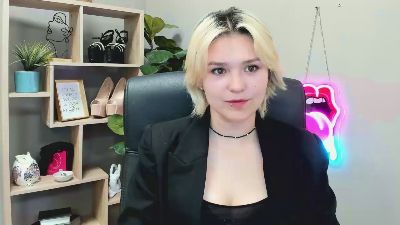 SweetLilyxo live cam on Cam4