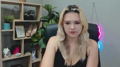 SweetLilyxo live cam on Cam4