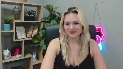 SweetLilyxo live cam on Cam4