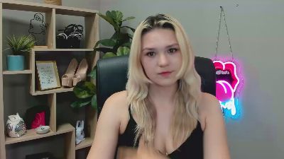 SweetLilyxo live cam on Cam4