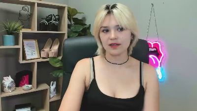 SweetLilyxo live cam on Cam4
