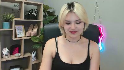 SweetLilyxo live cam on Cam4
