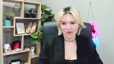 SweetLilyxo live cam on Cam4