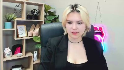 SweetLilyxo live cam on Cam4