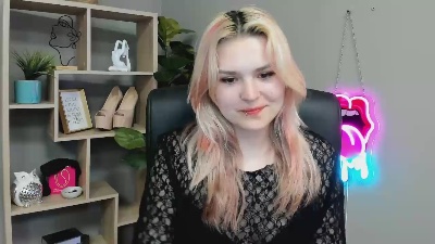 SweetLilyxo live cam on Cam4