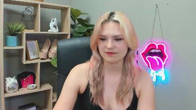 SweetLilyxo live cam on Cam4