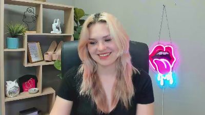 SweetLilyxo live cam on Cam4
