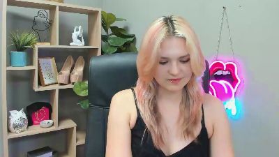 SweetLilyxo live cam on Cam4