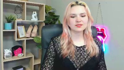 SweetLilyxo live cam on Cam4