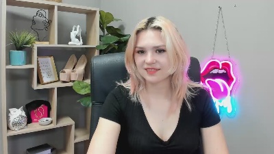 SweetLilyxo live cam on Cam4