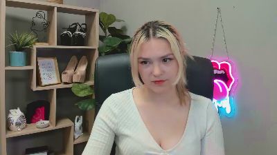 SweetLilyxo live cam on Cam4