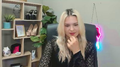 SweetLilyxo live cam on Cam4