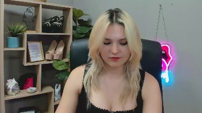 SweetLilyxo live cam on Cam4